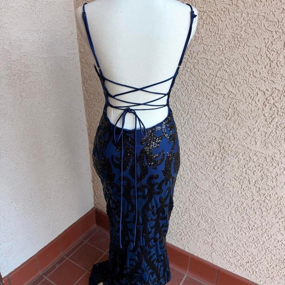 Navy blue sequin maxi dress with black sequin floral pattern - Picture 5 of 8